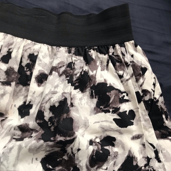 Fancy skirt - Picture 3 of 3